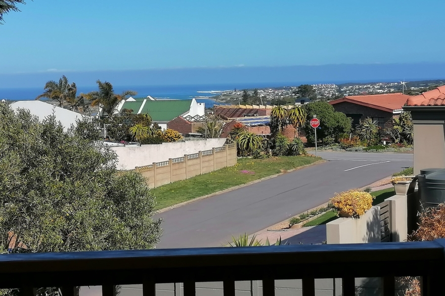 4 Bedroom Property for Sale in Stilbaai Wes Western Cape